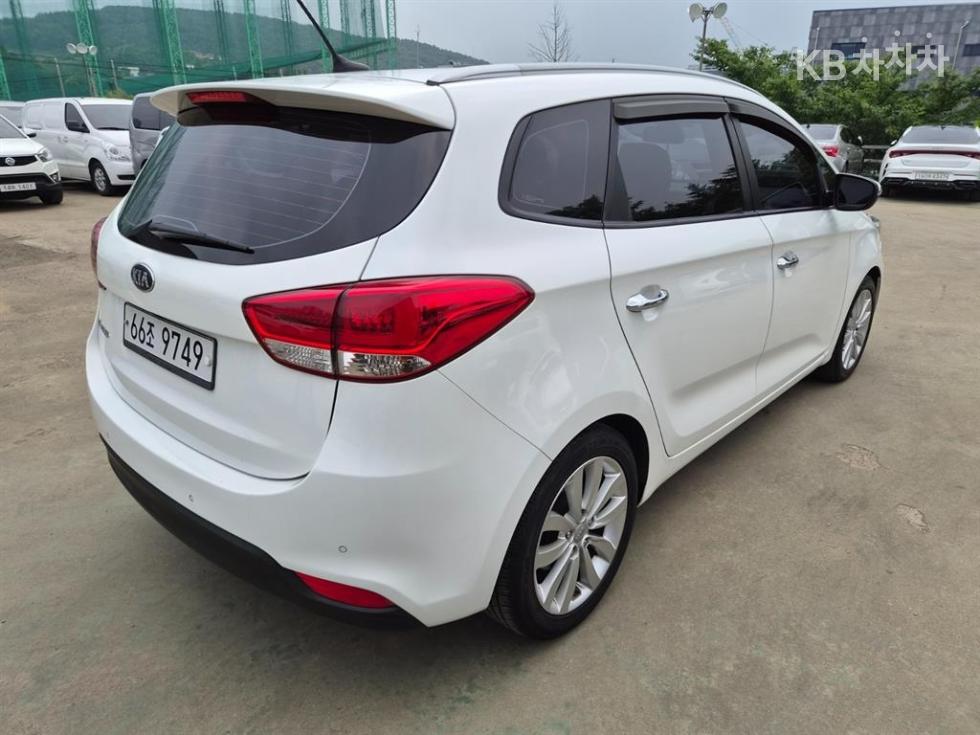 2014 - kia carens