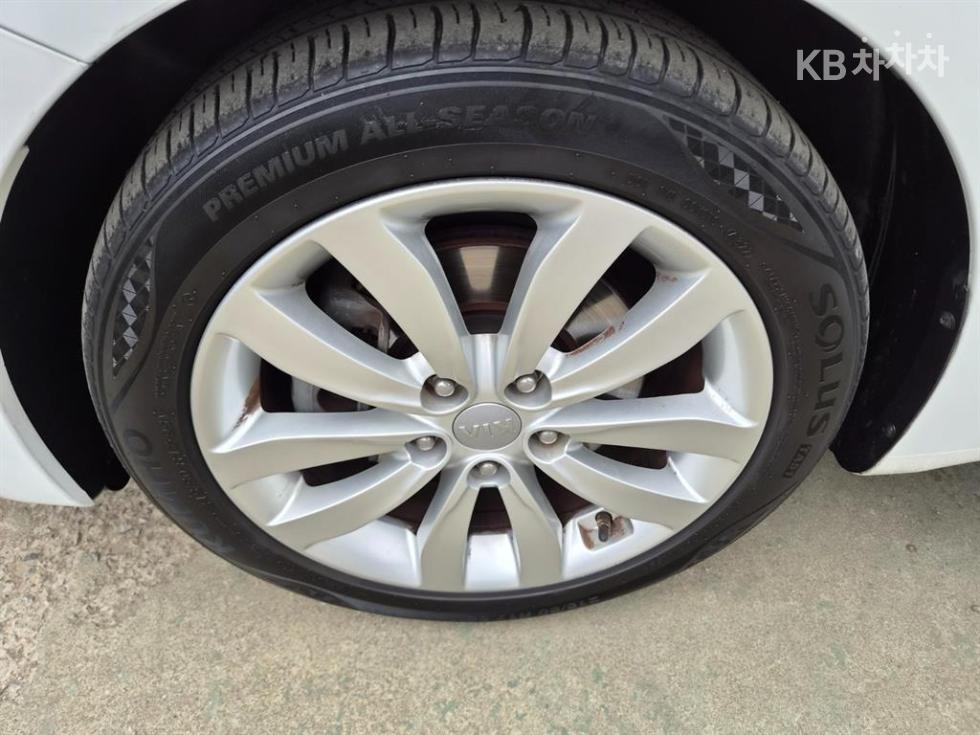 2014 - kia carens