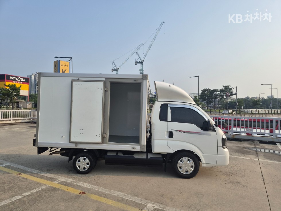2021 - kia bongo iii