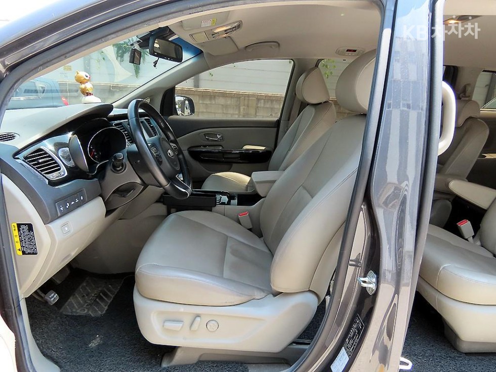 Kia Carnival — miniaturë 5