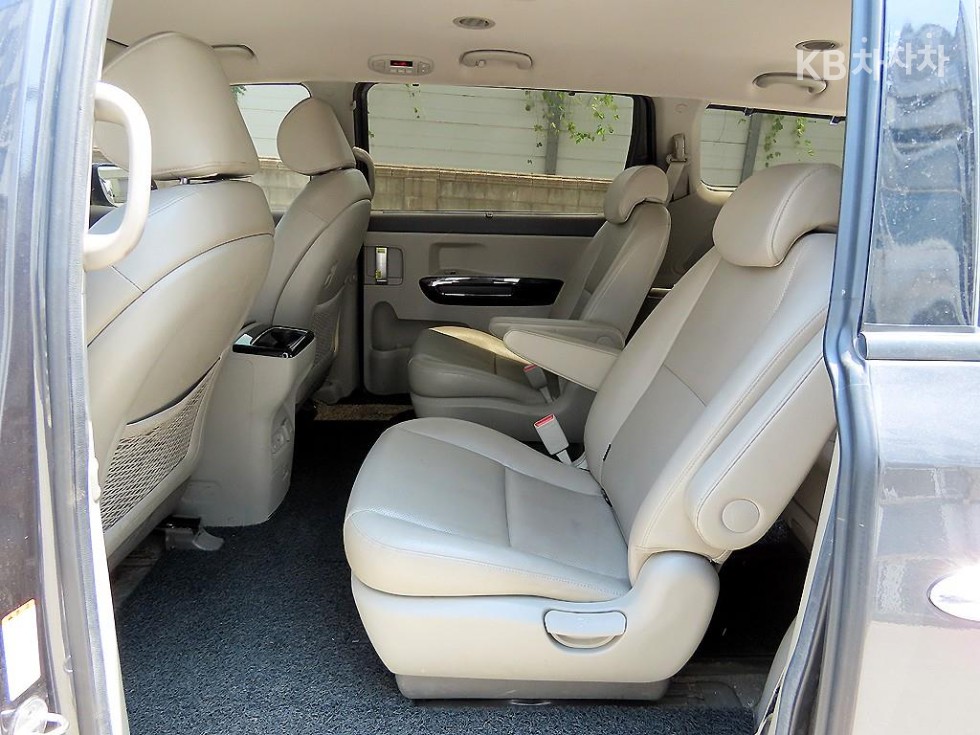 Kia Carnival — miniaturë 6
