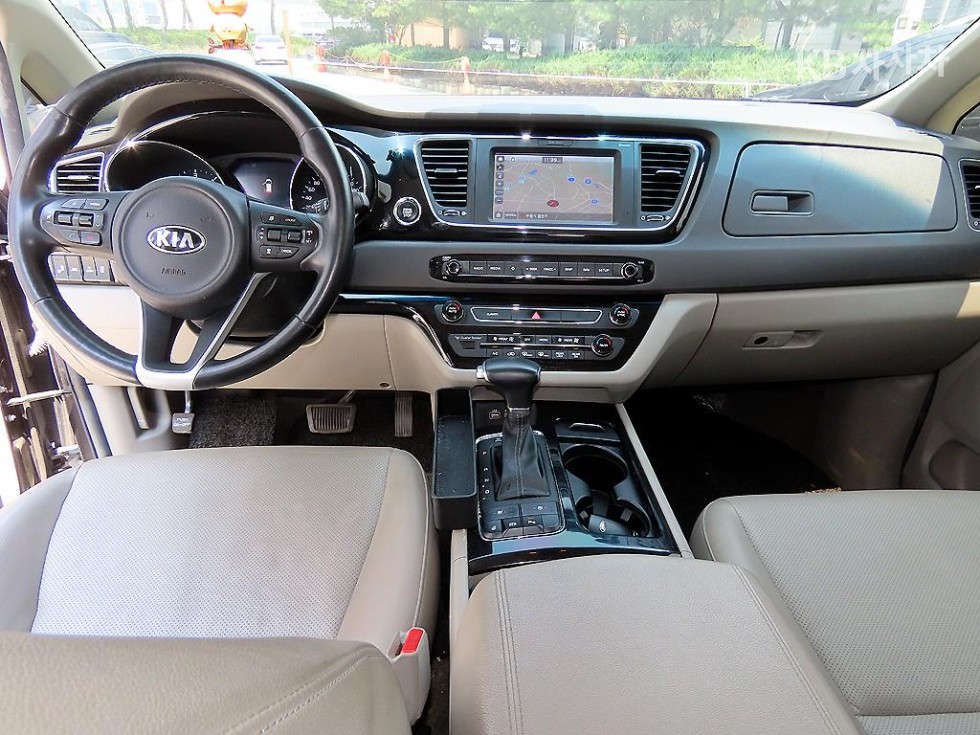 Kia Carnival — miniaturë 7