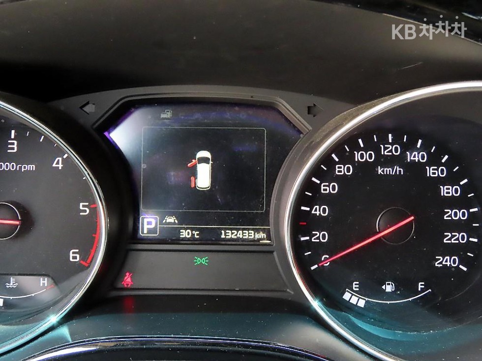 Kia Carnival — miniaturë 9