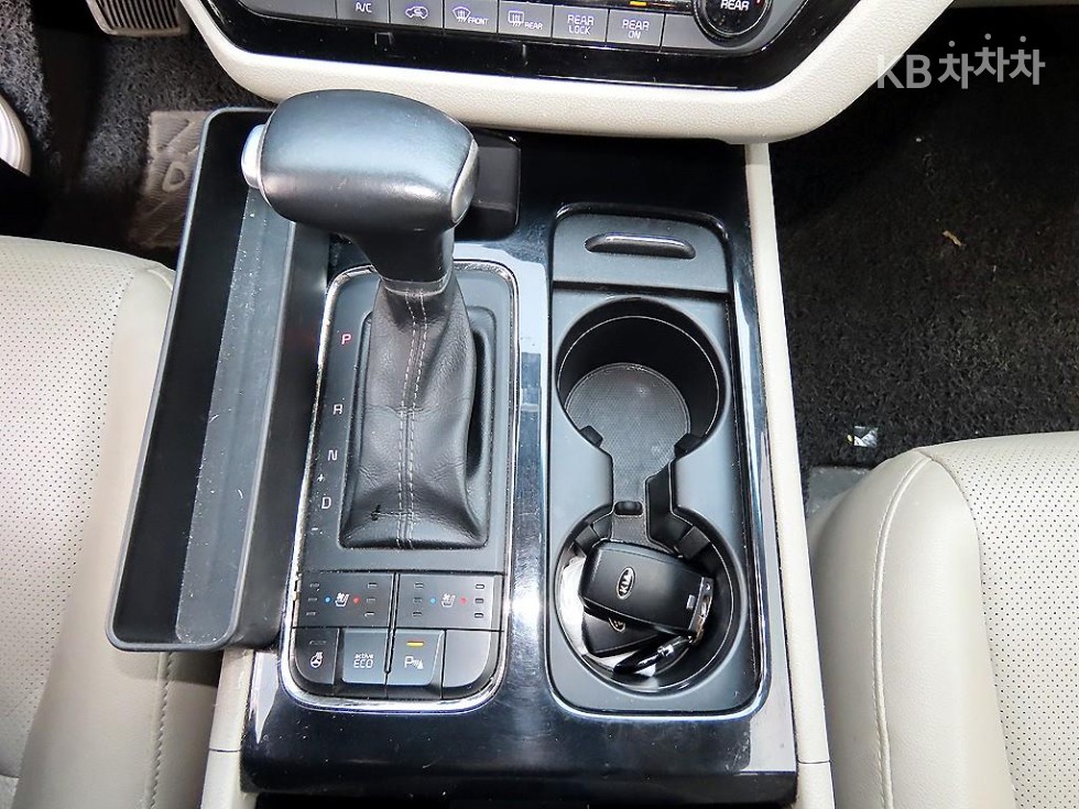 Kia Carnival — miniaturë 10