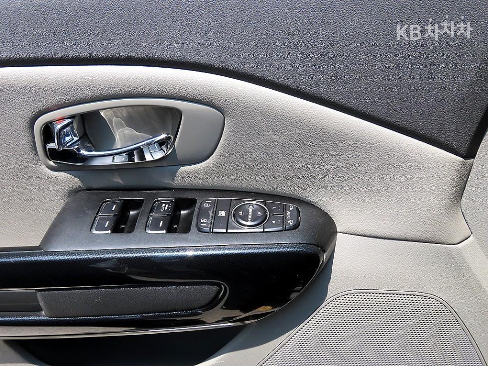 Kia Carnival — miniaturë 11