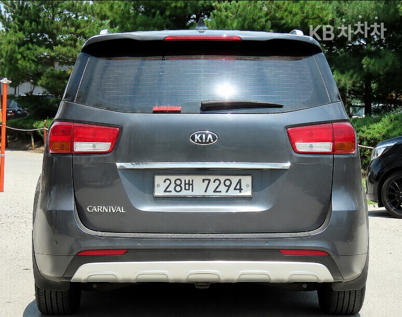 Kia Carnival — miniaturë 4