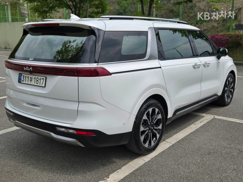 Kia Carnival — miniaturë 5