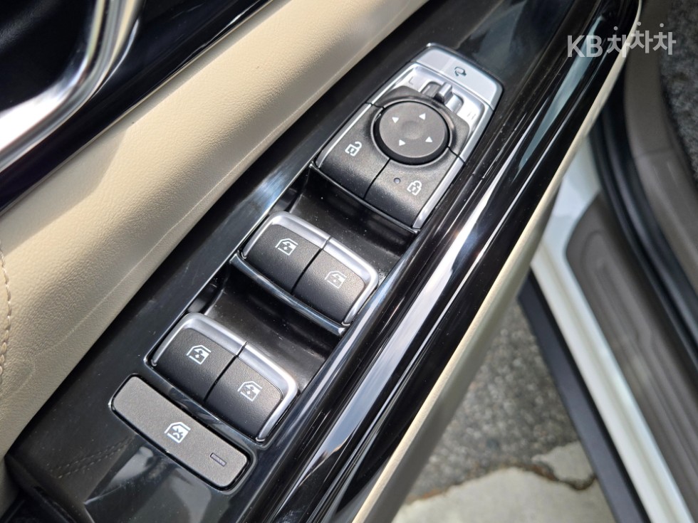 Kia Carnival — miniaturë 9