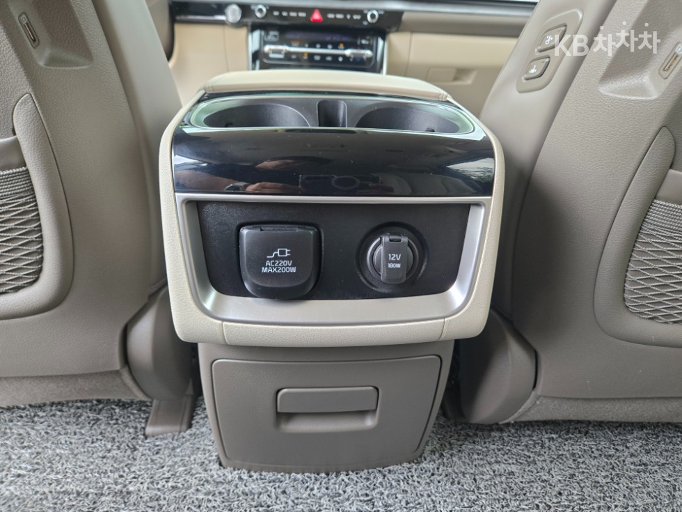 Kia Carnival — miniaturë 24