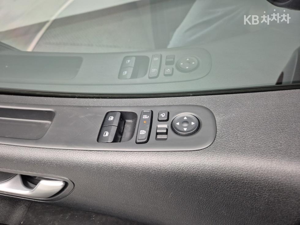 Hyundai Staria — miniaturë 18