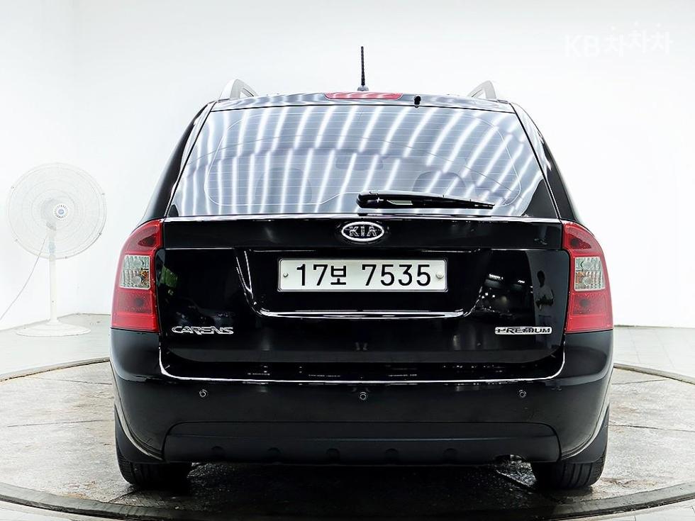 Kia Carens — miniaturë 3