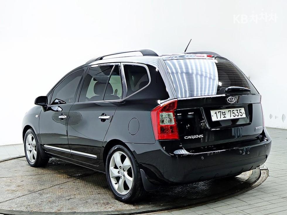 Kia Carens — miniaturë 4