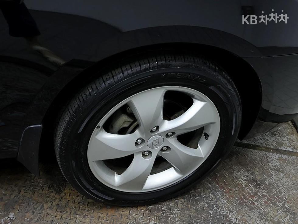Kia Carens — miniaturë 7