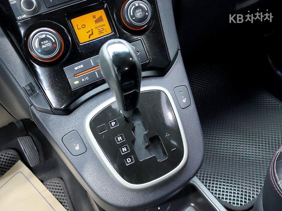 Kia Carens — miniaturë 10