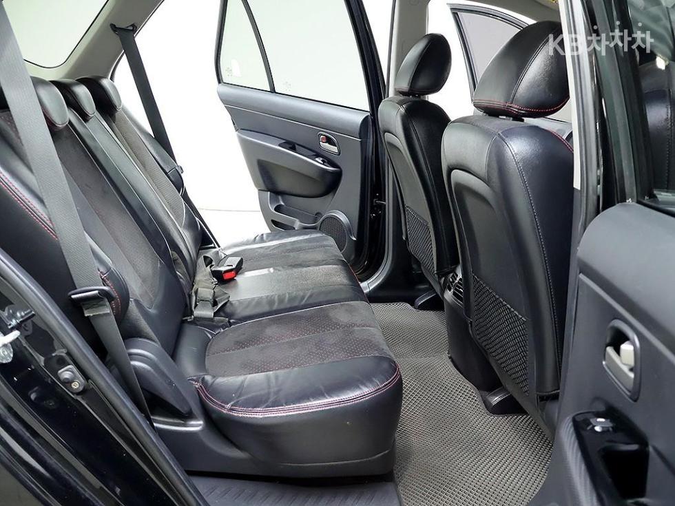 Kia Carens — miniaturë 12
