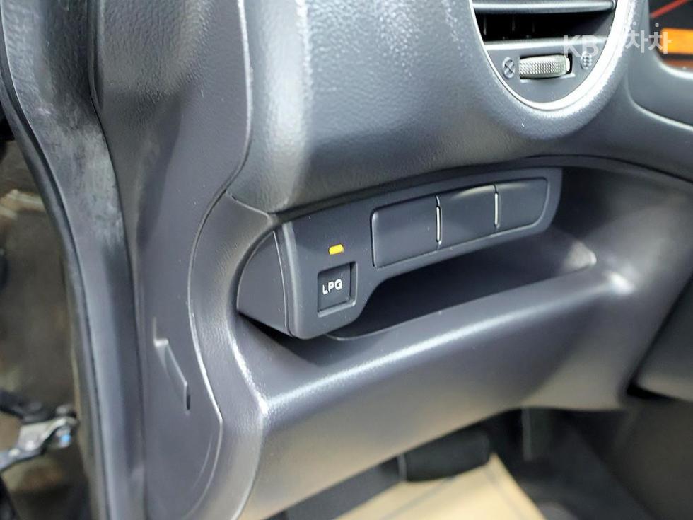 Kia Carens — miniaturë 15