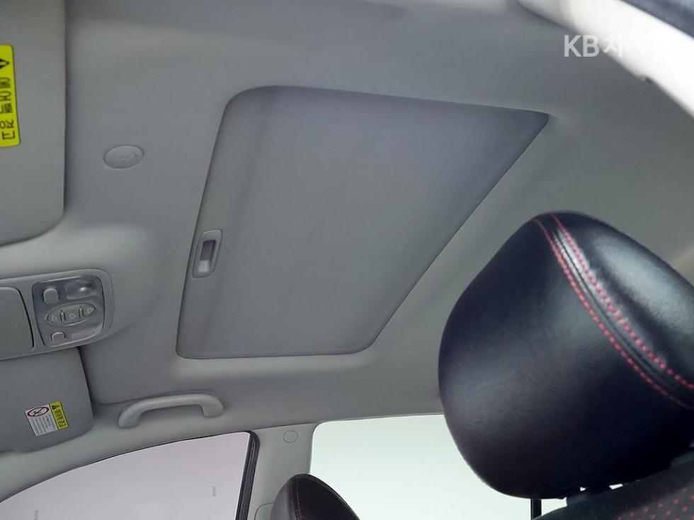 Kia Carens — miniaturë 18