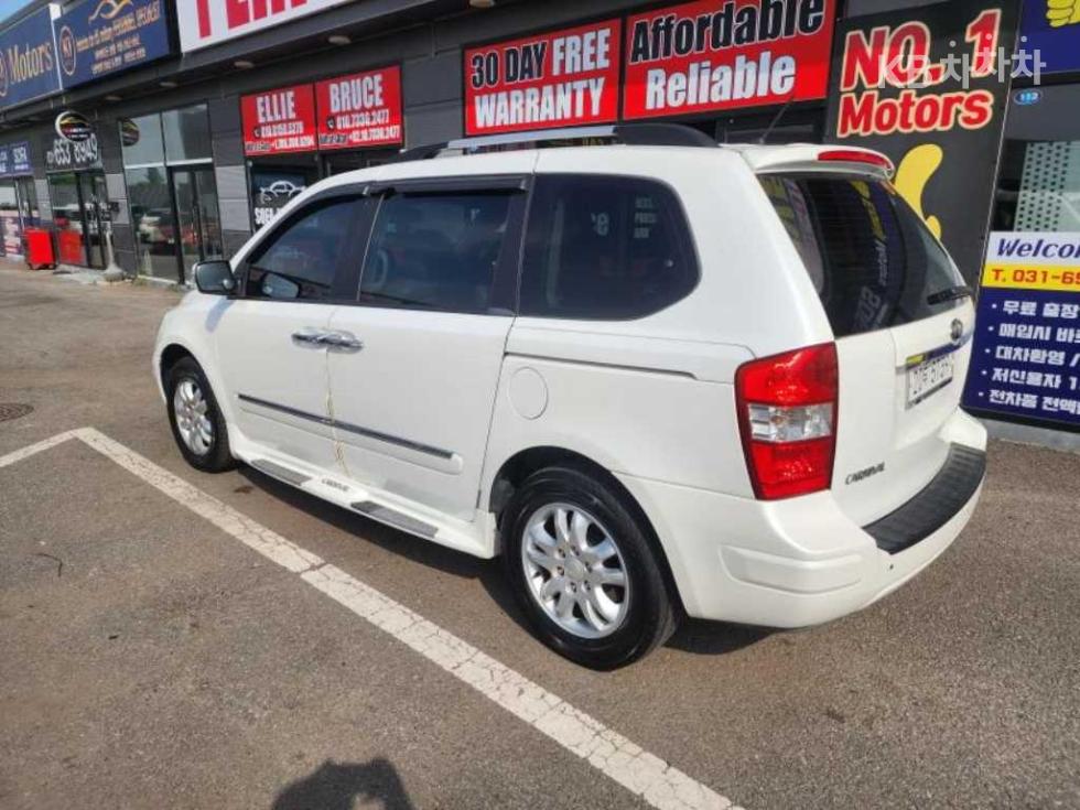 Kia Carnival — miniaturë 4