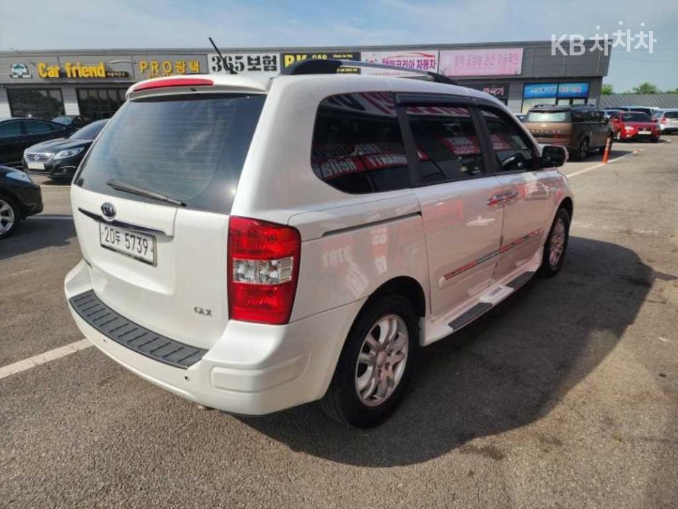 Kia Carnival — miniaturë 6