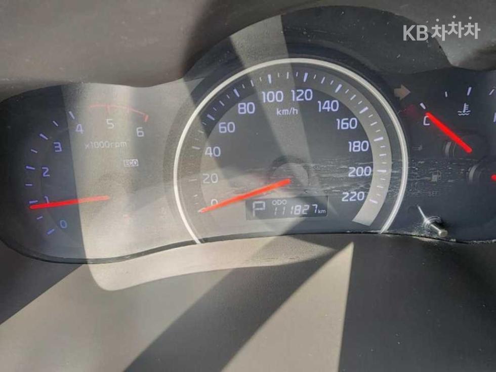 Kia Carnival — miniaturë 8