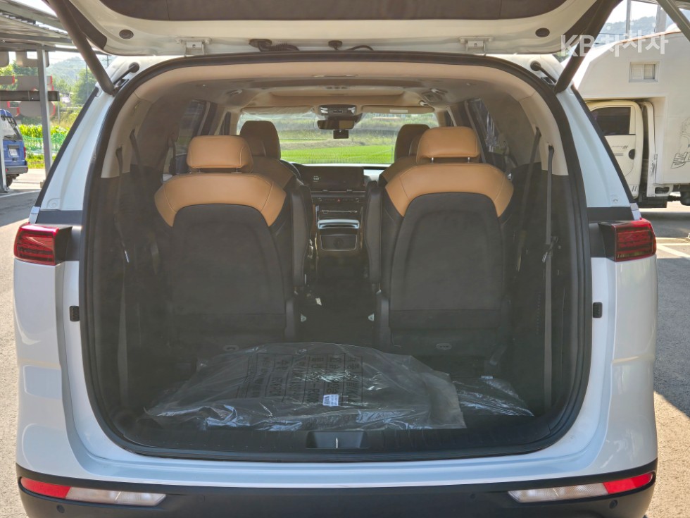 Kia Carnival — miniaturë 5
