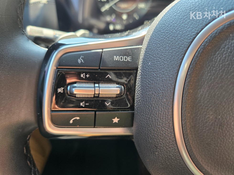 Kia Carnival — miniaturë 18