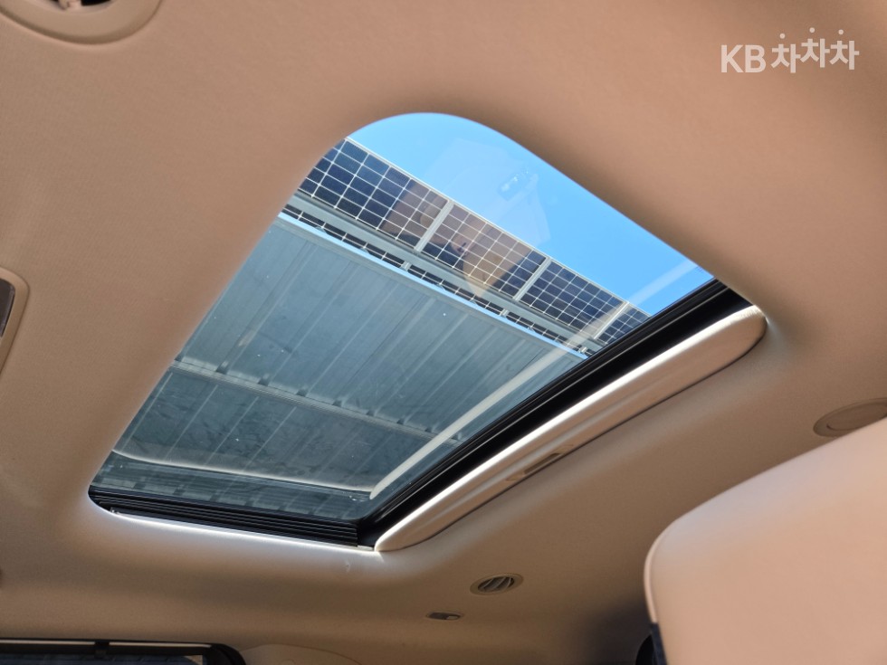 Kia Carnival — miniaturë 24