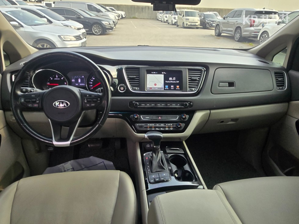 Kia Carnival — miniaturë 10