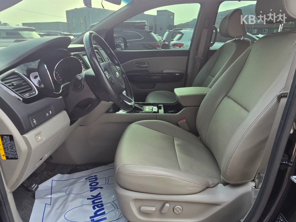 Kia Carnival — miniaturë 11