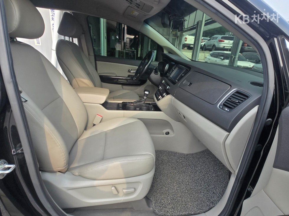 Kia Carnival — miniaturë 12