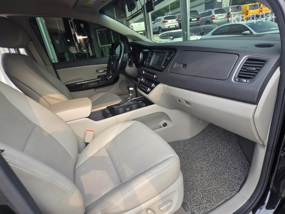 Kia Carnival — miniaturë 13