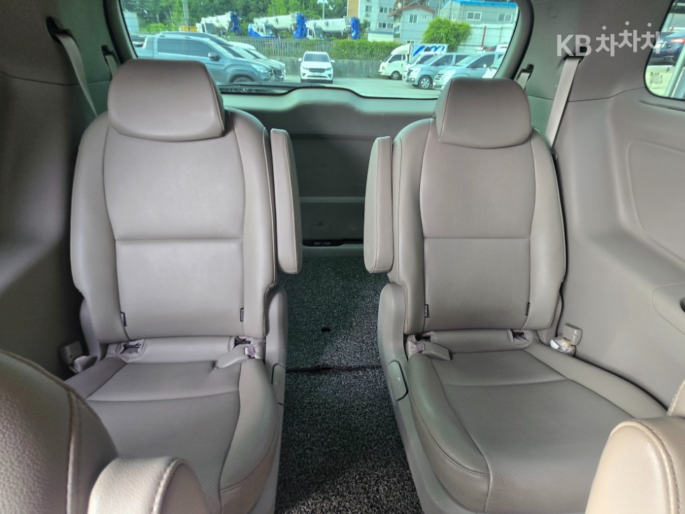 Kia Carnival — miniaturë 15