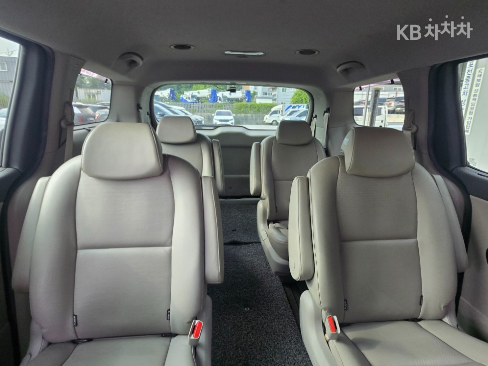 Kia Carnival — miniaturë 16
