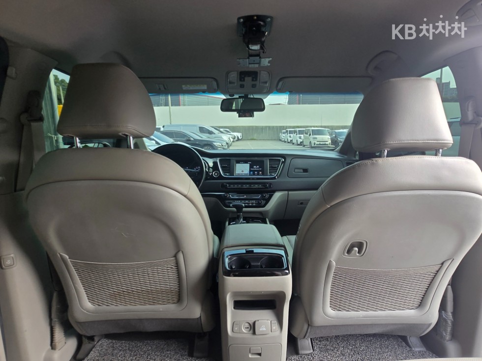 Kia Carnival — miniaturë 17