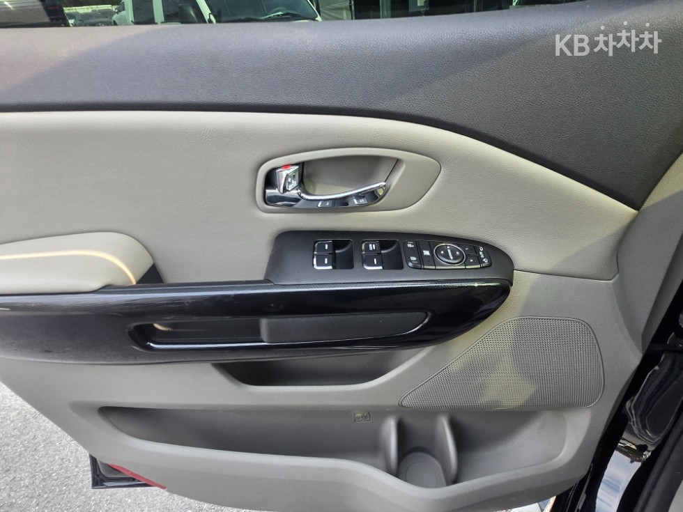 Kia Carnival — miniaturë 25