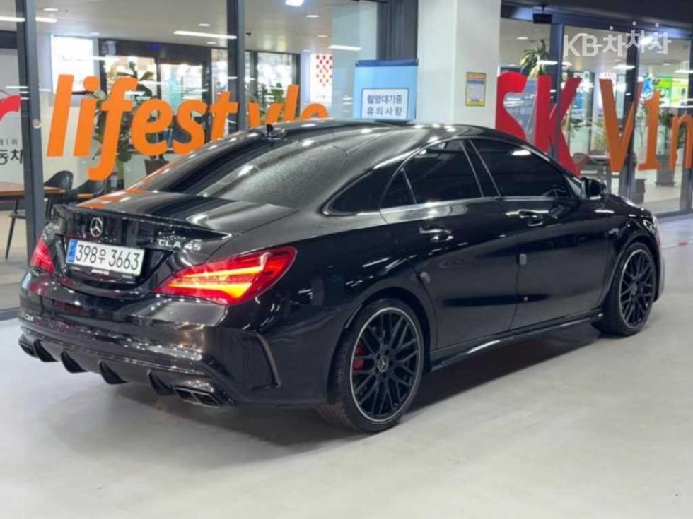 2017 Mercedes-Benz CLA photo