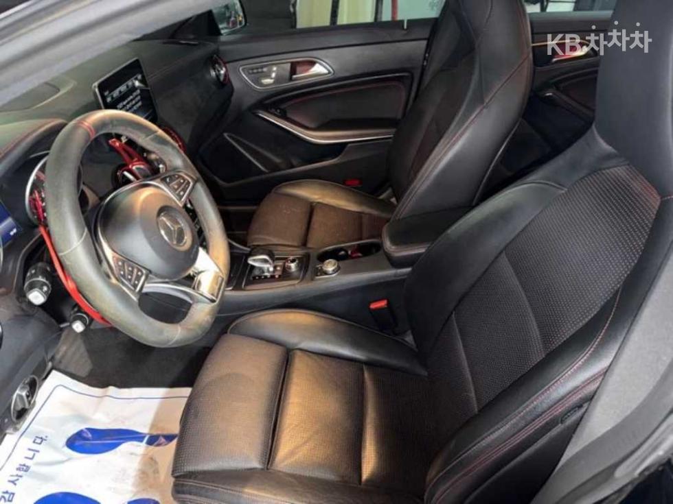 2017 Mercedes-Benz CLA photo