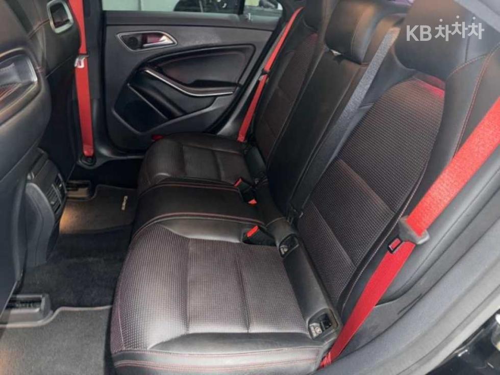 2017 Mercedes-Benz CLA photo