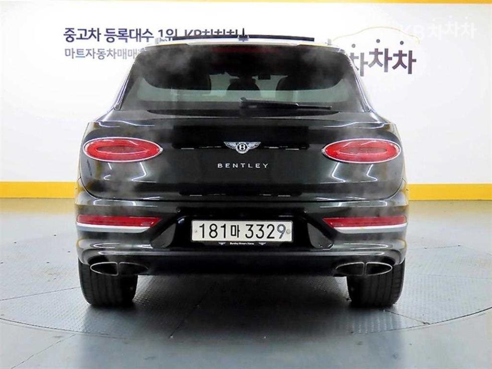 2023 Bentley Used Car photo