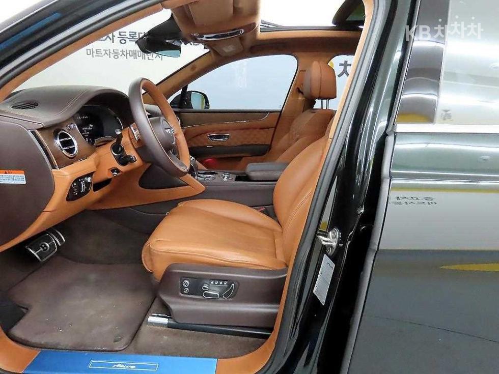 2023 Bentley Used Car photo