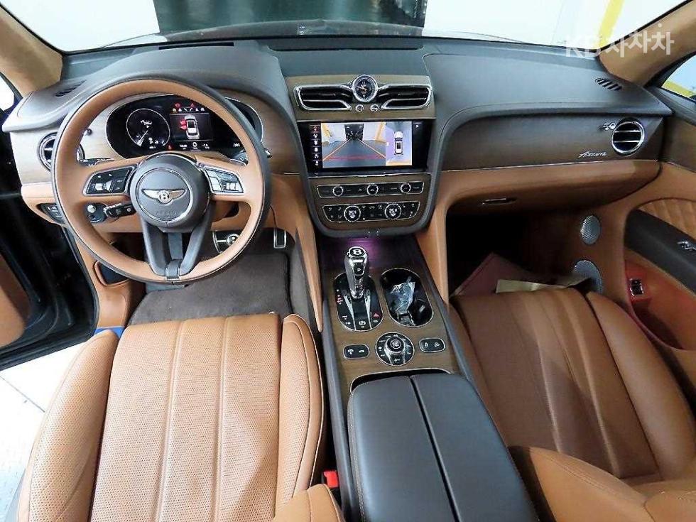 2023 Bentley Used Car photo