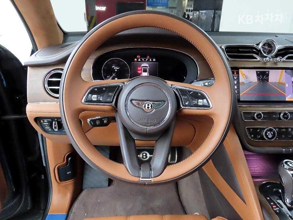 2023 Bentley Used Car photo