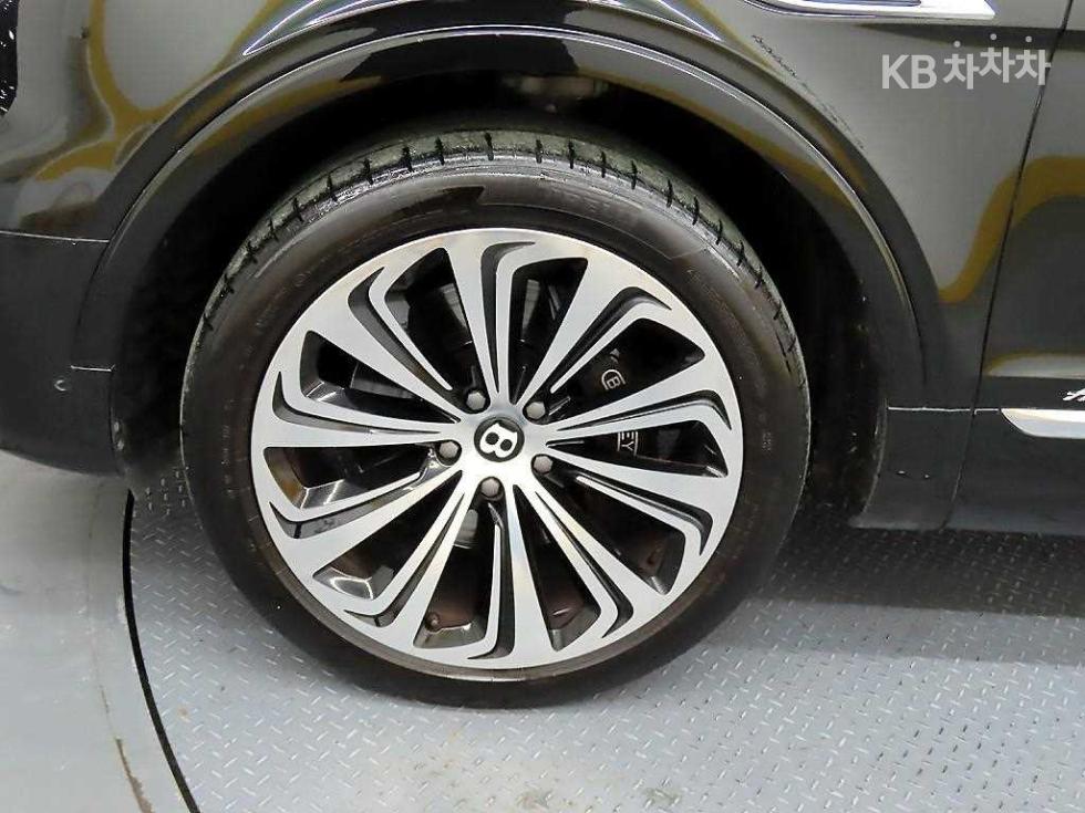 2023 Bentley Used Car photo