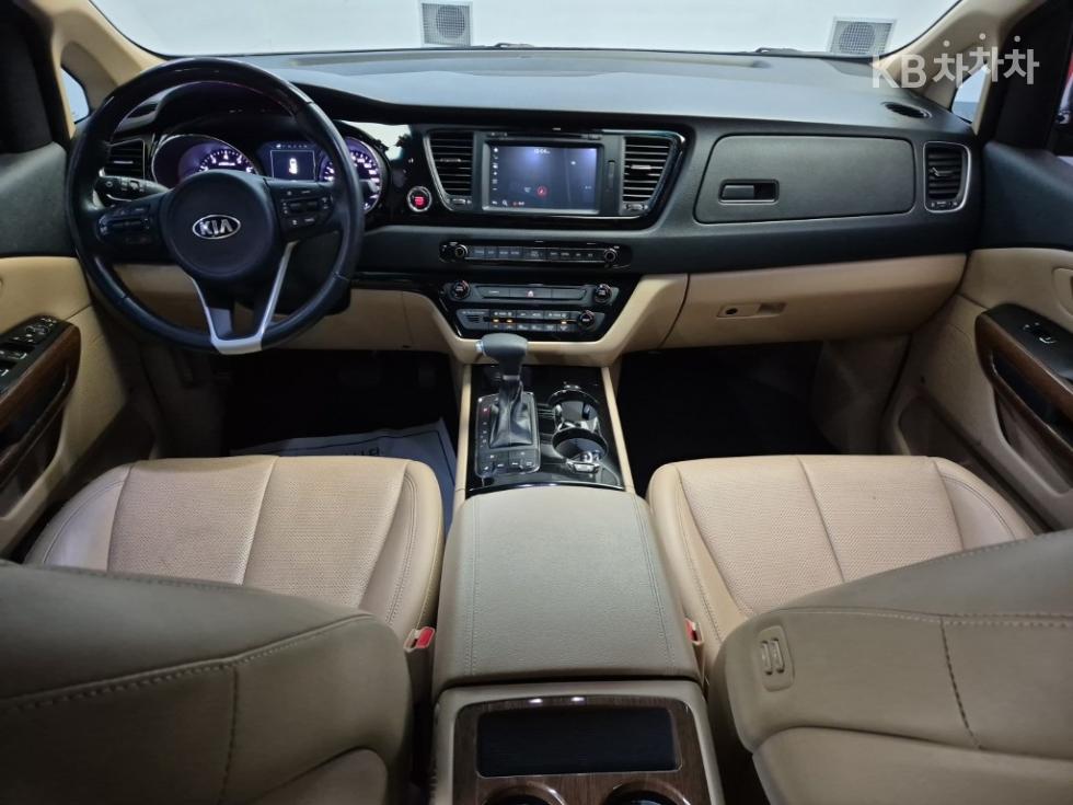 Kia Carnival — miniaturë 7