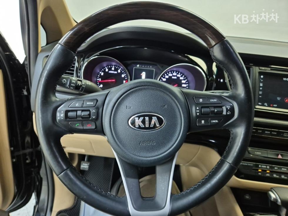 Kia Carnival — miniaturë 9