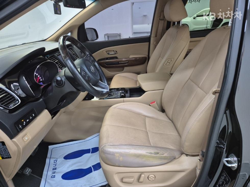 Kia Carnival — miniaturë 11