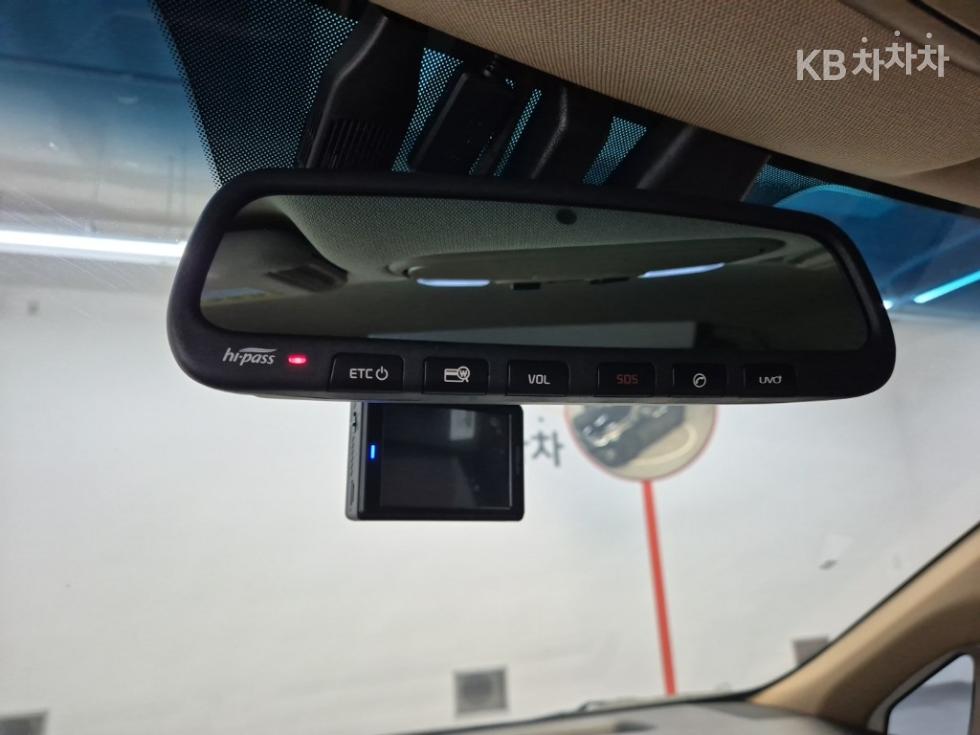 Kia Carnival — miniaturë 16