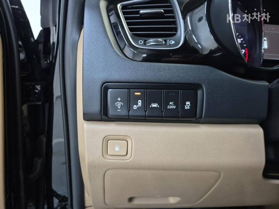 Kia Carnival — miniaturë 17