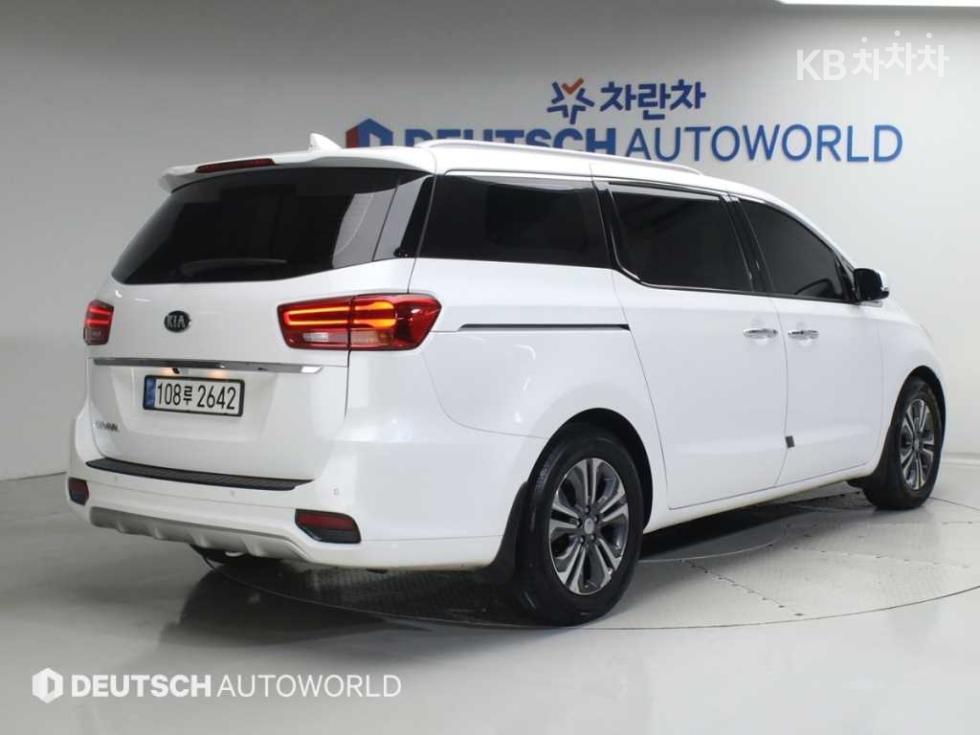 Kia Carnival — miniaturë 2
