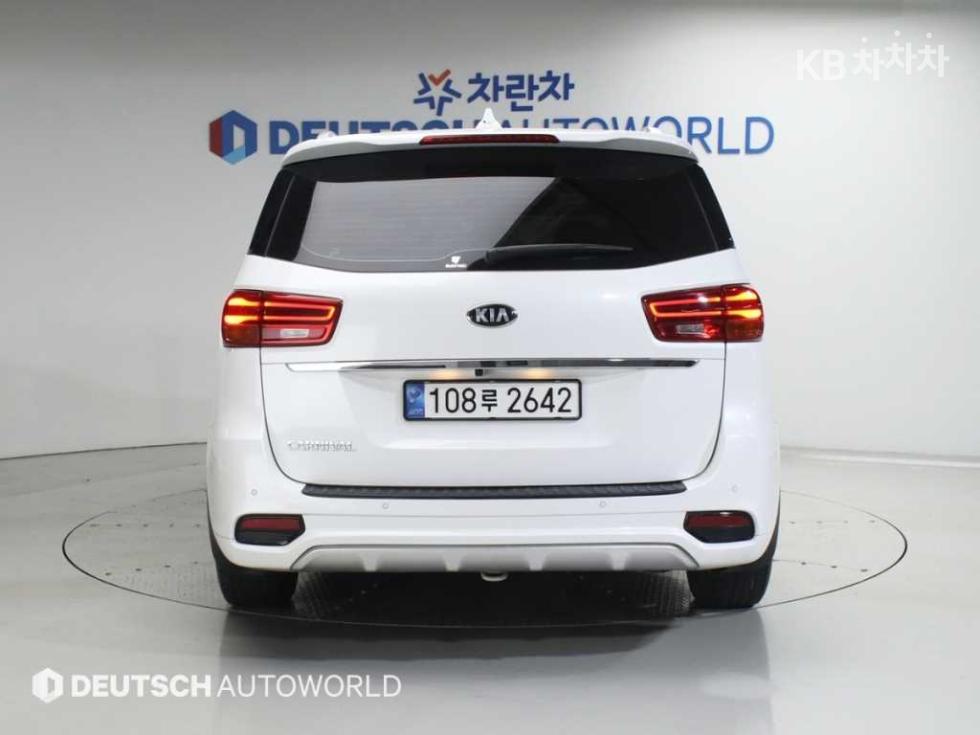 Kia Carnival — miniaturë 4